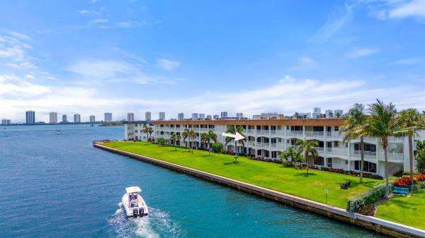Shore Club, 111 Shore Ct #205, North Palm Beach, Florida 33408, image 1
