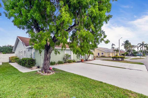 Royal Forest Townhouses, 1513 Royal Forest Ct, West Palm Beach, Florida 33406, image 1