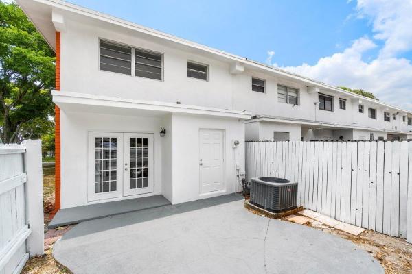 Townhouse Court Estates, 1033 35th St, West Palm Beach, Florida 33407, image 2