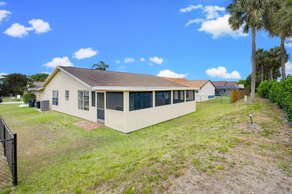 Lakes Of Lantana, 8352 Blue Cypress Dr, Lake Worth, Florida 33467, image 2