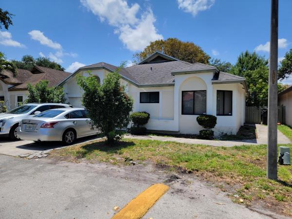 Hunter Green, 311 N Bishop Rd, North Lauderdale, Florida 33068, image 1
