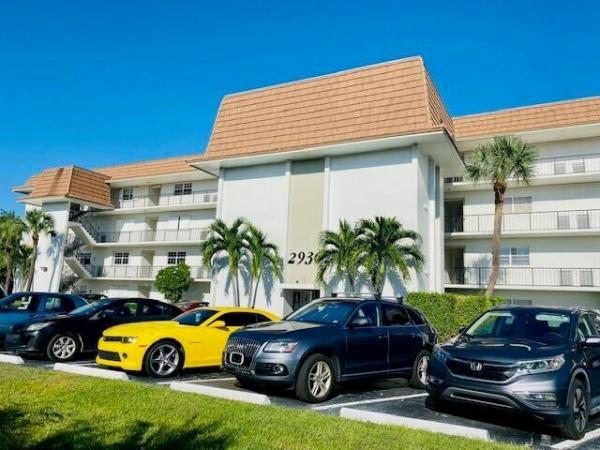 Wilshire North, 2936 Lake Shore Dr #308, Riviera Beach, Florida 33404, image 1