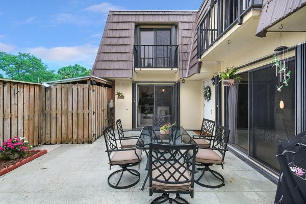 Sandalwood Estates, 517 5th Ct, Palm Beach Gardens, Florida 33410, image 2