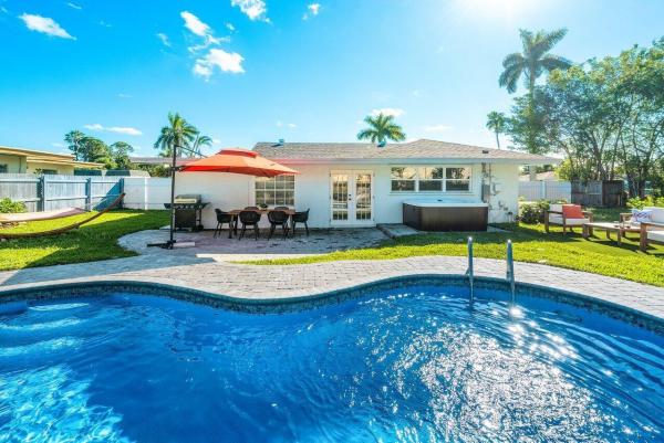 Knotty Pine Acres, 4751 Pineaire Ln, West Palm Beach, Florida 33417, image 1