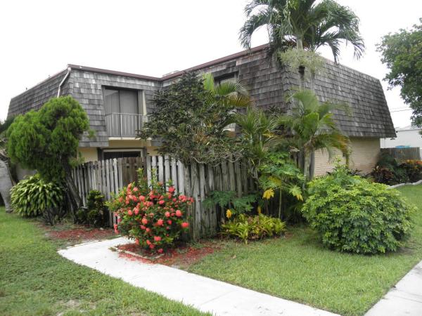Lakewood Of Palm Springs, 27 Lake Arbor Dr, Palm Springs, Florida 33461, image 2