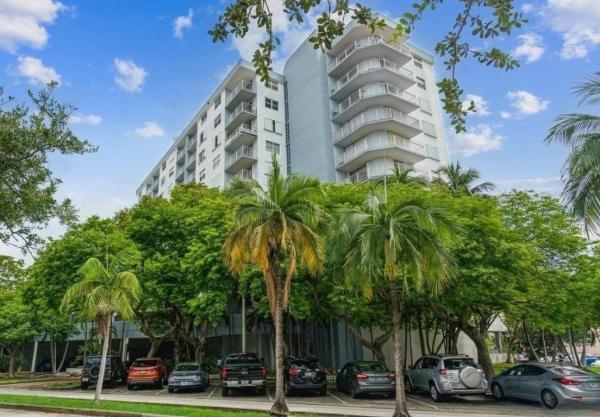 Stanton House, 6900 Bay Dr #10c, Miami Beach, Florida 33141, image 2