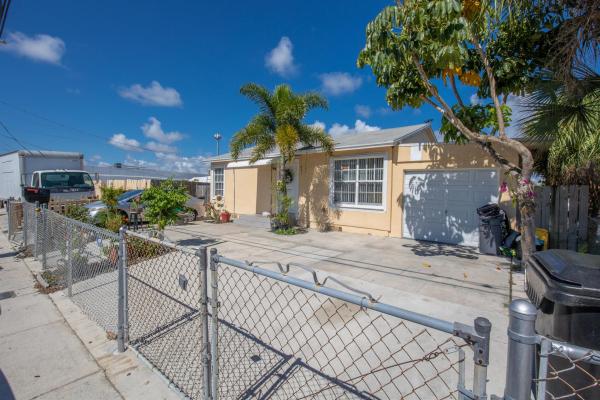 Lake Worth Town, 922 S Dixie St, Lake Worth Beach, Florida 33460, image 1