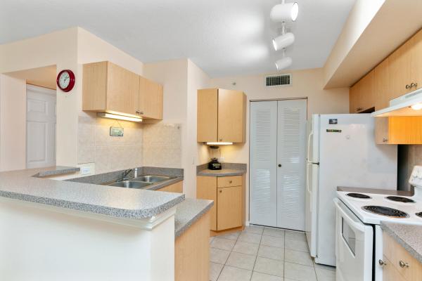 Mirabella Villas, 112 Villa Cir, Boynton Beach, Florida 33435, image 2