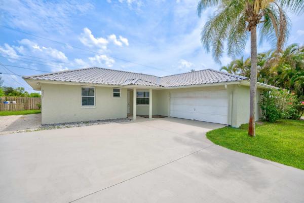 8297 SE Pine Cir, Florida 33455, image 1