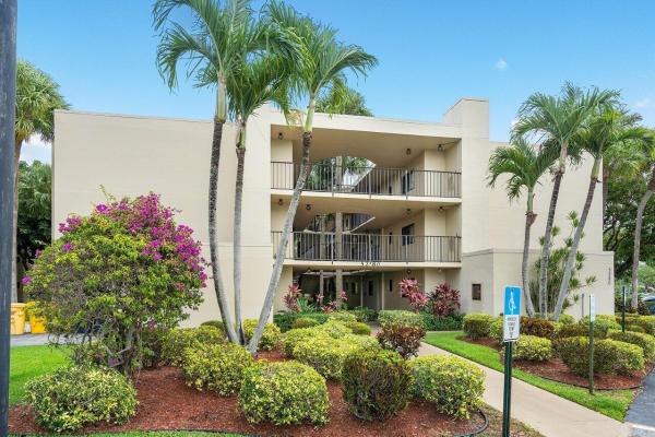 Coconut Palm At Las Verdes, 5280 Las Verdes Cir #111, Delray Beach, Florida 33484, image 1