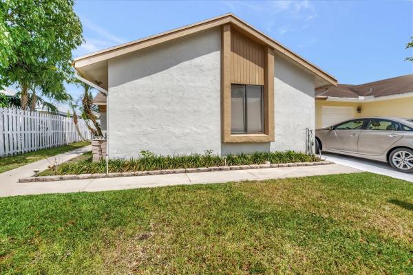 Rainberry Park, 21690 Chimney Rock Park Cir, Boca Raton, Florida 33428, image 1