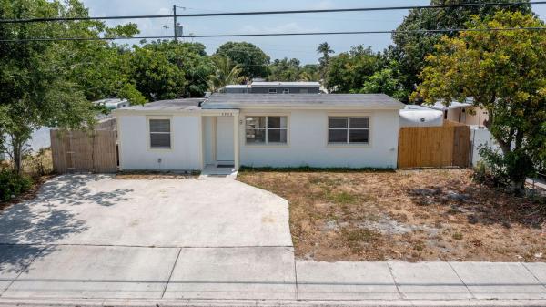 San Castle, 3900 Seacrest Blvd, Lake Worth, Florida 33462, image 1