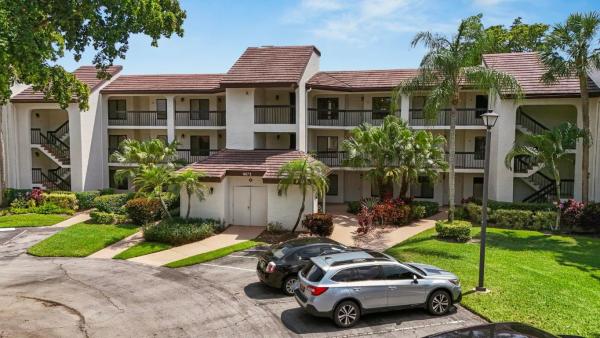 Lakeside Of Banyan Springs, 10173 Mangrove Dr #304, Boynton Beach, Florida 33437, image 2
