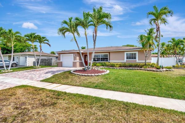 Palmetto Pines, 4557 Avalon St, Boca Raton, Florida 33428, image 1