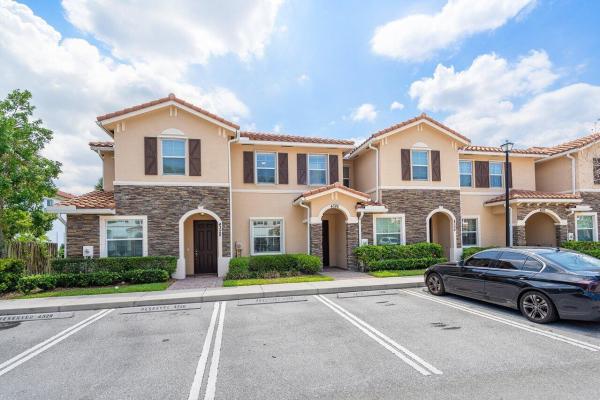 Charleston Commons, 4326 Maybelle Ln, West Palm Beach, Florida 33417, image 1