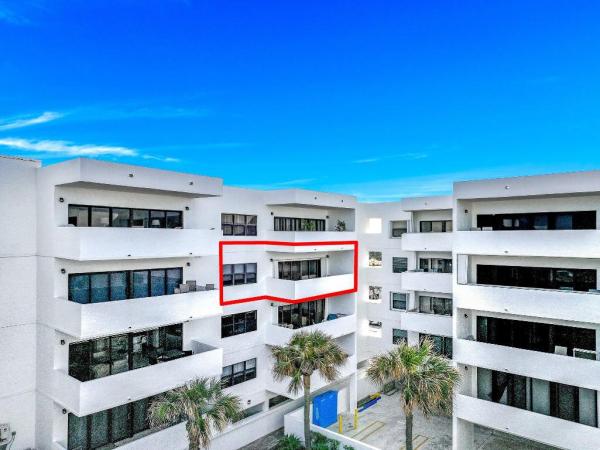 The Beach House, 330 SE 20th Ave #404, Deerfield Beach, Florida 33441, image 2