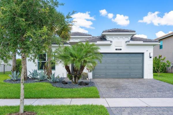 Dakota, 15272 Sky Pond Pass, Delray Beach, Florida 33446, image 2