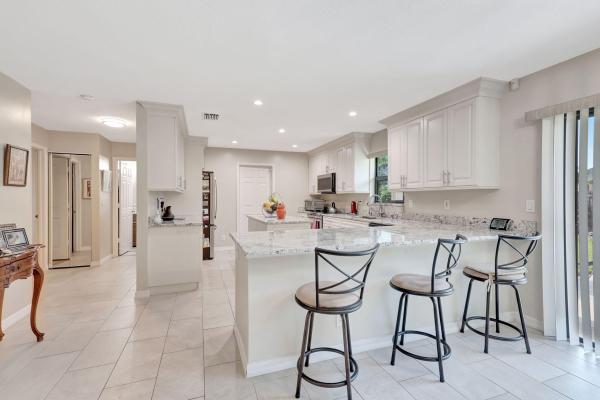 Huntington Woods, 172 Roycourt Cir, Royal Palm Beach, Florida 33411, image 2
