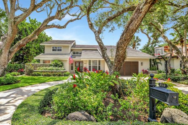 Carriage Trade, 840 SW 22nd St, Boca Raton, Florida 33486, image 1