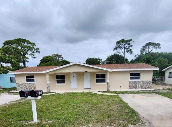 Silver Lake Park, 806 N Lake Dr, Fort Pierce, Florida 34982, image 1