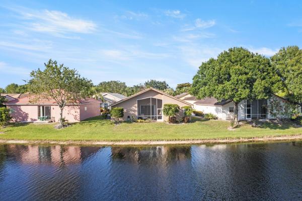 Caribe Isle At River Bridge, 124 Caribe Ct, Greenacres, Florida 33413, image 2