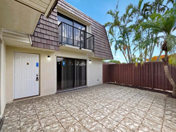 Waterford Courtyards South, 2696 SW 15th St, Deerfield Beach, Florida 33442, image 1