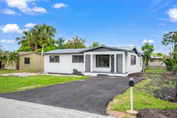 Oak Park, 224 NW 14th St, Belle Glade, Florida 33430, image 1