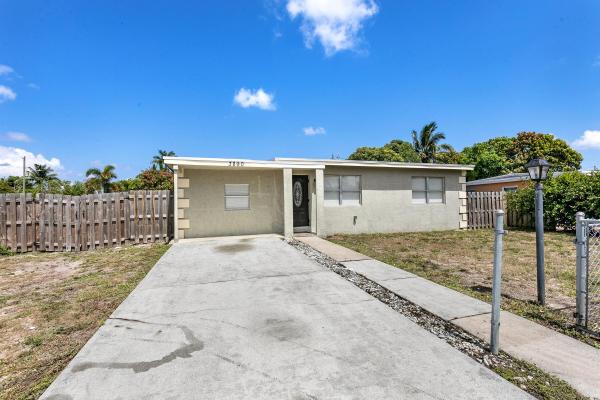 San Castle, 3890 Orange St, Lake Worth Beach, Florida 33462, image 1