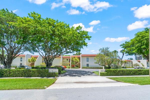 Garden Court Villas, 1707 Consulate Pl #103, West Palm Beach, Florida 33401, image 1