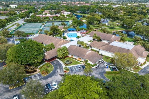 Lakeside Of Banyan Springs, 10092 Cedar Point Blvd #305, Boynton Beach, Florida 33437, image 2