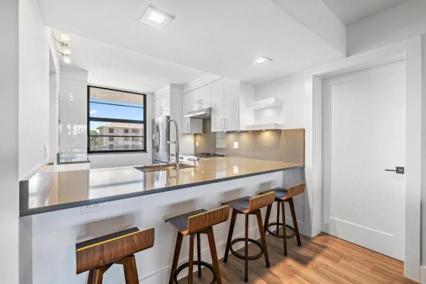 Whitehall, 3630 Whitehall Dr #306, West Palm Beach, Florida 33401, image 3