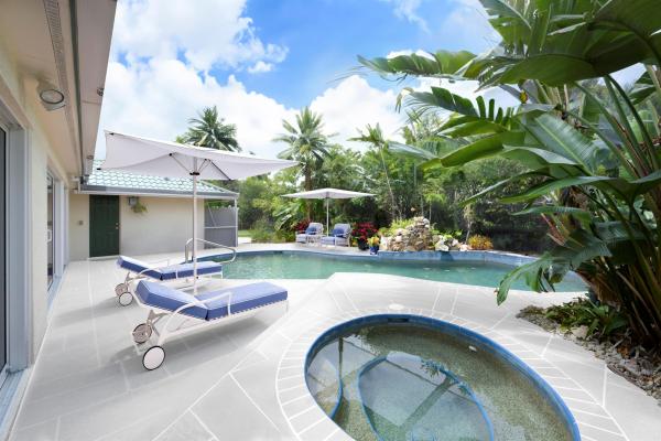 Yacht Club, 137 Gulfstream Rd, North Palm Beach, Florida 33408, image 1