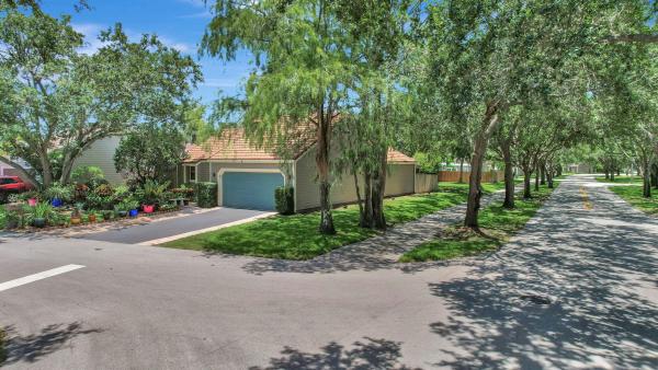 Tree Tops Of Wellington, 425 Oak Shadow Way, Wellington, Florida 33414, image 1