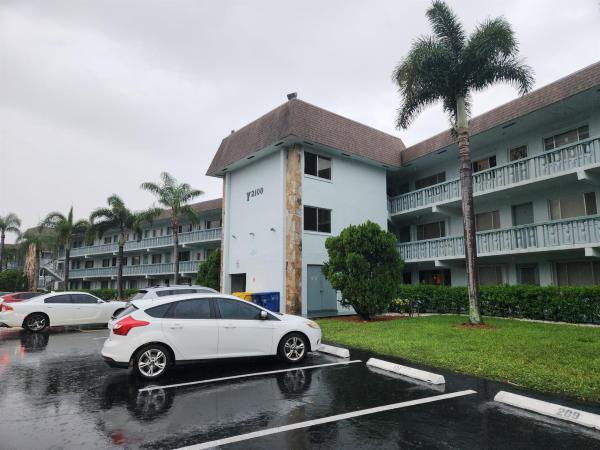 Village Green 4, 2100 Springdale Blvd #305, Palm Springs, Florida 33461, image 1