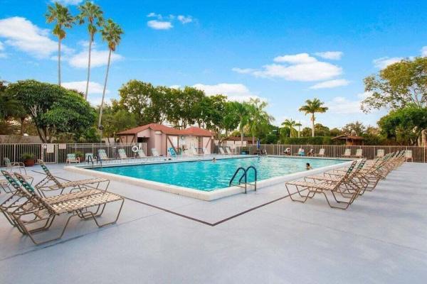 Huntington Lakes 5, 7290 Ashford Pl #305, Delray Beach, Florida 33446, image 3