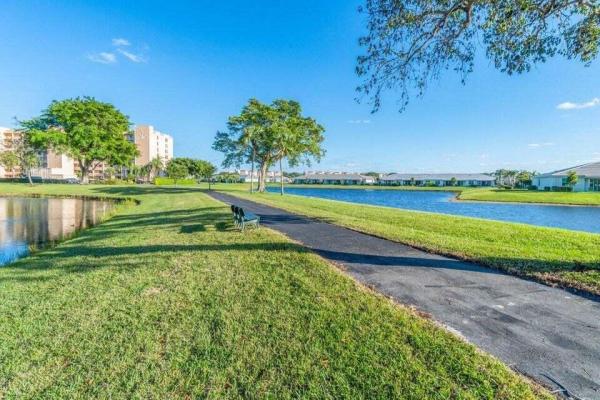 Huntington Lakes 5, 7290 Ashford Pl #305, Delray Beach, Florida 33446, image 2