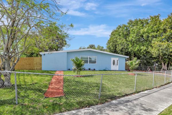 284 NE 41st St, Deerfield Beach, Florida 33064, image 1