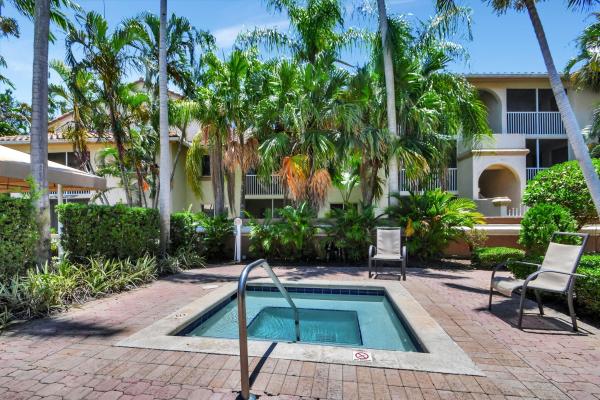The Sterling Villages Of Palm Beach Lakes, 10204 Glenmoor Dr, West Palm Beach, Florida 33409, image 3