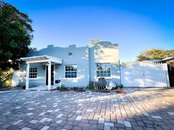 Colonial Estates, 521 Palmetto St, West Palm Beach, Florida 33405, image 1