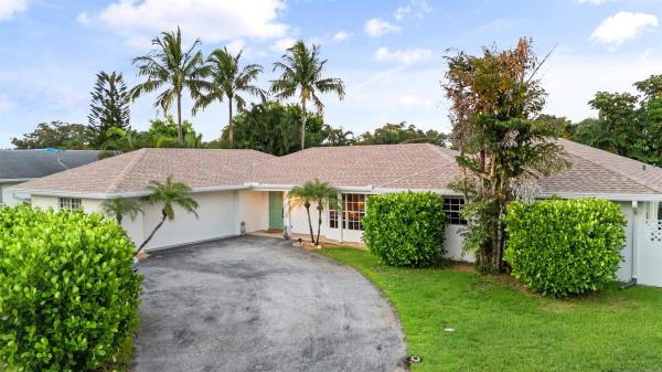 Tequesta Country Club, 104 Fairview West, Tequesta, Florida 33469, image 1