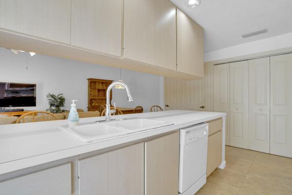 Sun Terrace At Lake Catherine, 3003 Lakemont Ct, Palm Beach Gardens, Florida 33403, image 1