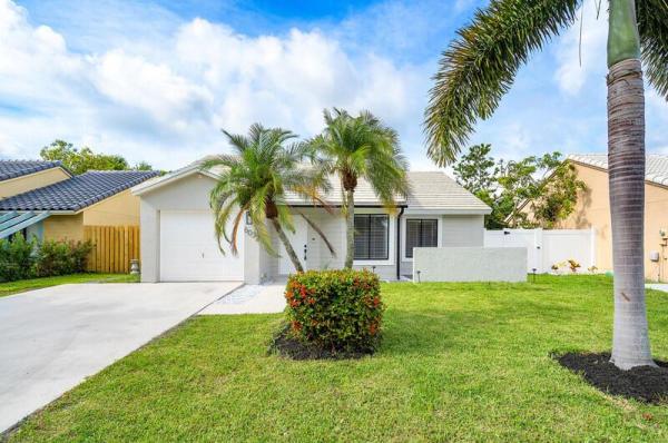 Strawberry Lakes, 6032 Strawberry Lakes Cir, Lake Worth Beach, Florida 33463, image 1