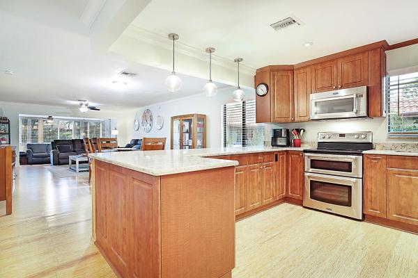Vizcaya Garden Villas, 135 SE 7th St, Deerfield Beach, Florida 33441, image 1