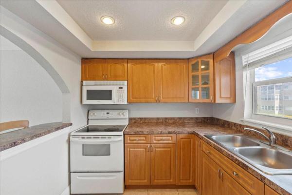Lakeside Village, 719 Lori Dr #211, Palm Springs, Florida 33461, image 1