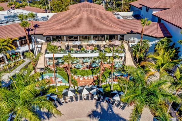 Preston Courts, 218 Woodsmuir Ct, Palm Beach Gardens, Florida 33418, image 2
