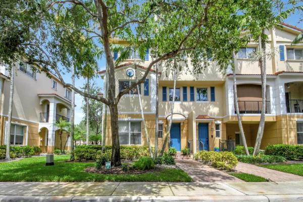 Parkside Square, 2872 S Oasis Dr, Boynton Beach, Florida 33426, image 1