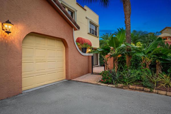 Uno Lago, 54 Uno Lago Dr, Juno Beach, Florida 33408, image 1