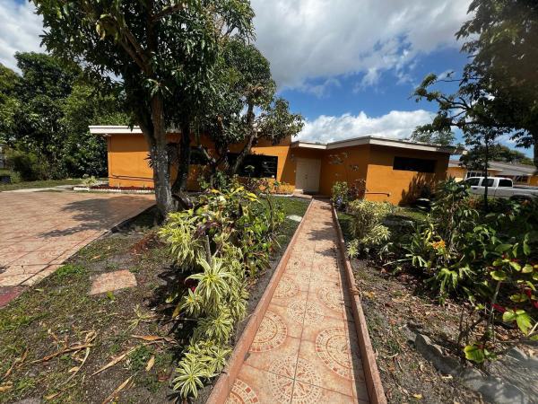 Fleetwood Gardens, 2025 NW 185th St, Miami Gardens, Florida 33056, image 1