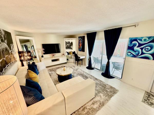 Lakeside Townhomes, 1525 Augusta Cir #111, Delray Beach, Florida 33445, image 2