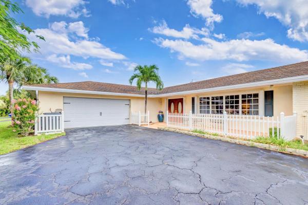 Florida Gardens, 86 W Coconut Dr, Lake Worth Beach, Florida 33467, image 1